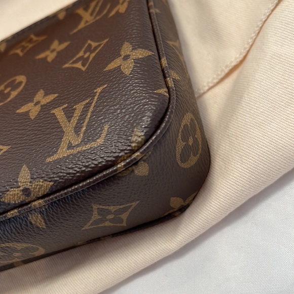 Louis Vuitton Monogram Canvas Pochette Accessories - Picture 9 of 13
